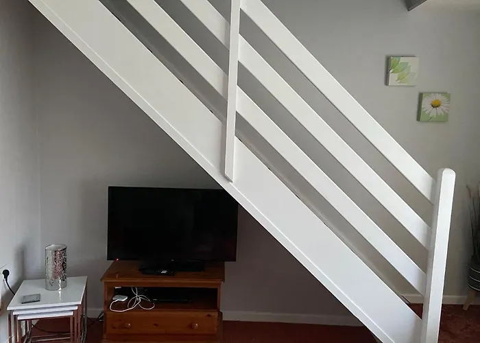 3 Bedroom House With Balcony Close To Beach